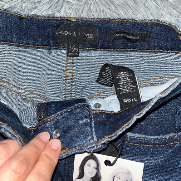 Kendall + Kylie jean shorts - Picture 4 of 5